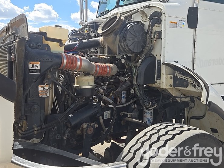 2012-peterbilt-348-image-61