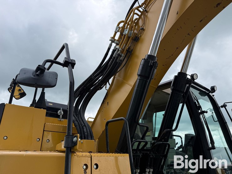 2019-caterpillar-325flcr-image-9