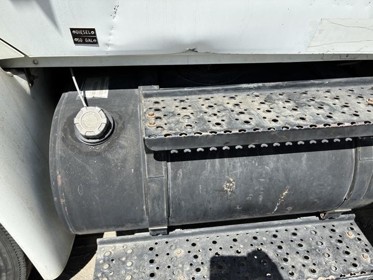 2003-international-durastar-4300-image-7
