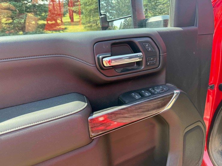 2022-chevrolet-3500-image-25