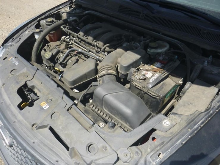 2015-ford-taurus-sedan-image-10