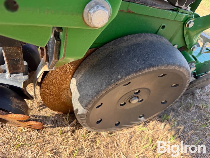 2018-john-deere-1725-image-10
