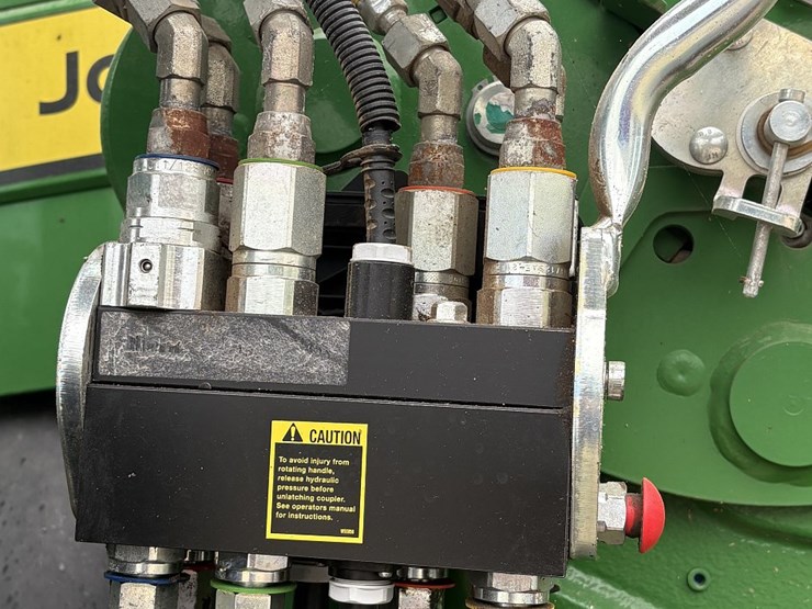 2023-john-deere-6r-155-image-13