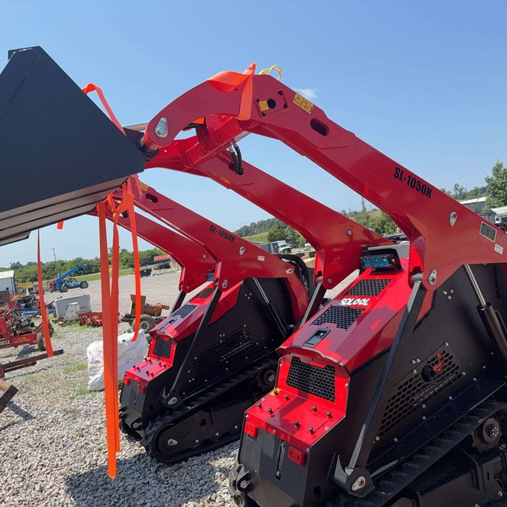 UNUSED SDL SKID STEER LOADER MODEL SL-1050K