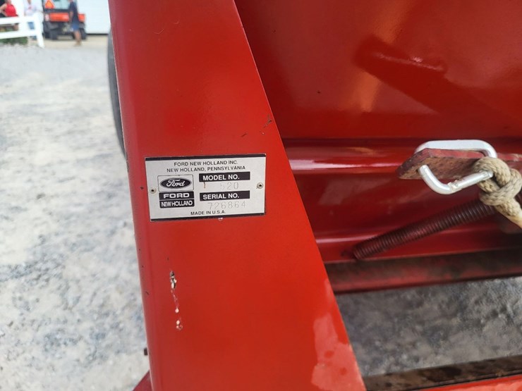 new-holland-520-image-37