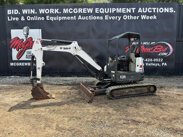 2016-bobcat-e35-image-1
