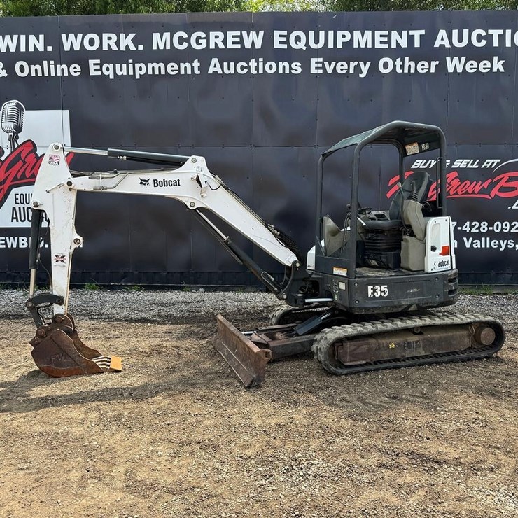 2016 BOBCAT E35