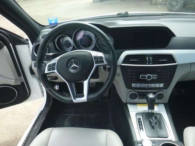 2014-mercedes-c250-sedan-image-9