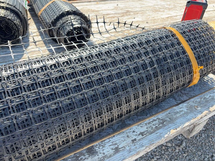 black-plastic-mesh-safety-fencing-roll-image-3
