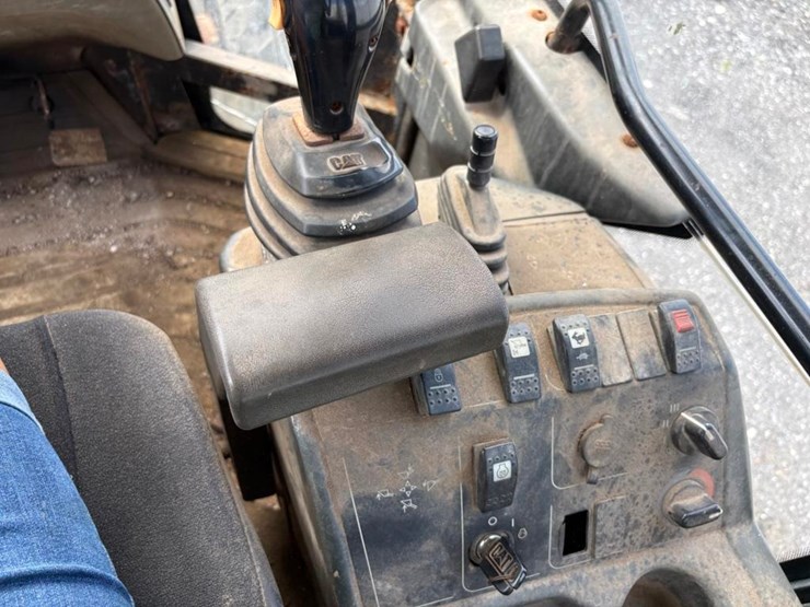 caterpillar-908-image-17