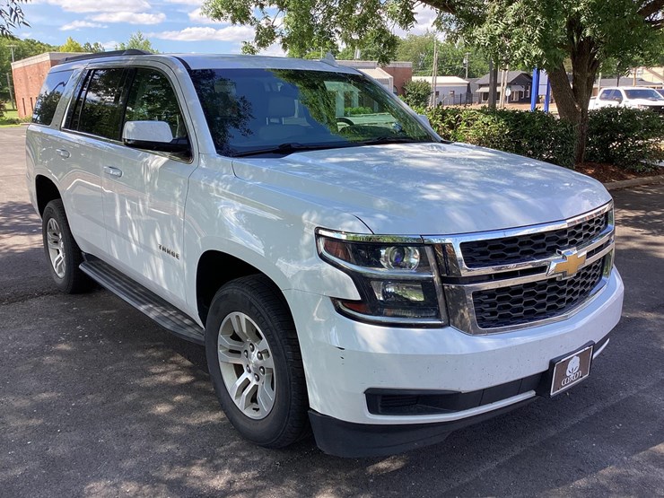 2017-chevrolet-tahoe-image-3