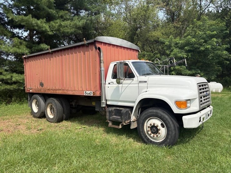 1995-ford-8000-image-5