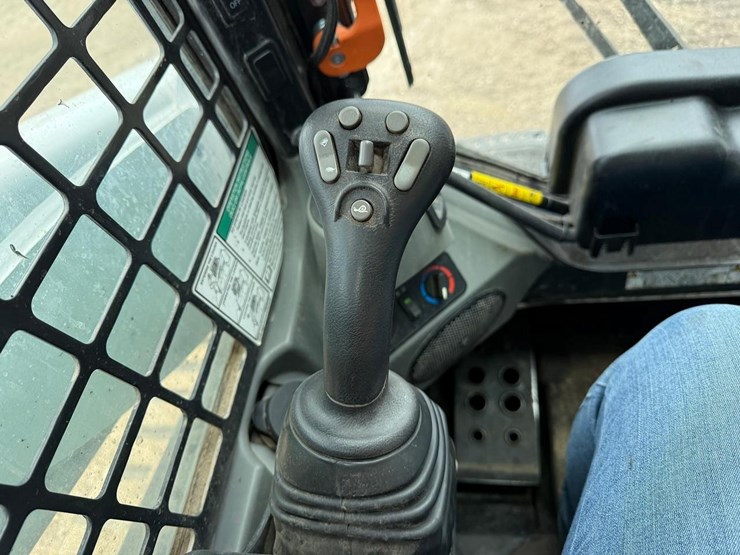 2020-bobcat-t770-image-27