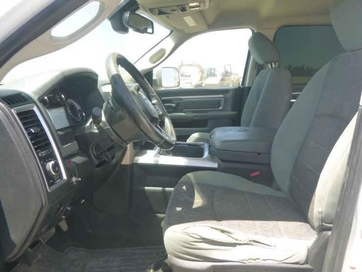 2017-dodge-3500-image-9
