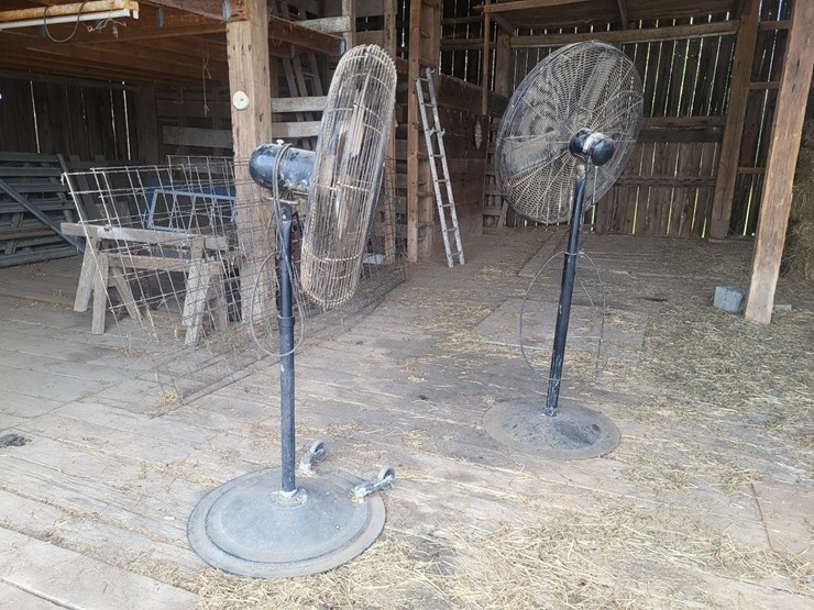 (2)-32"-livestock-fans-w/stands-and-electric-motor-image-2