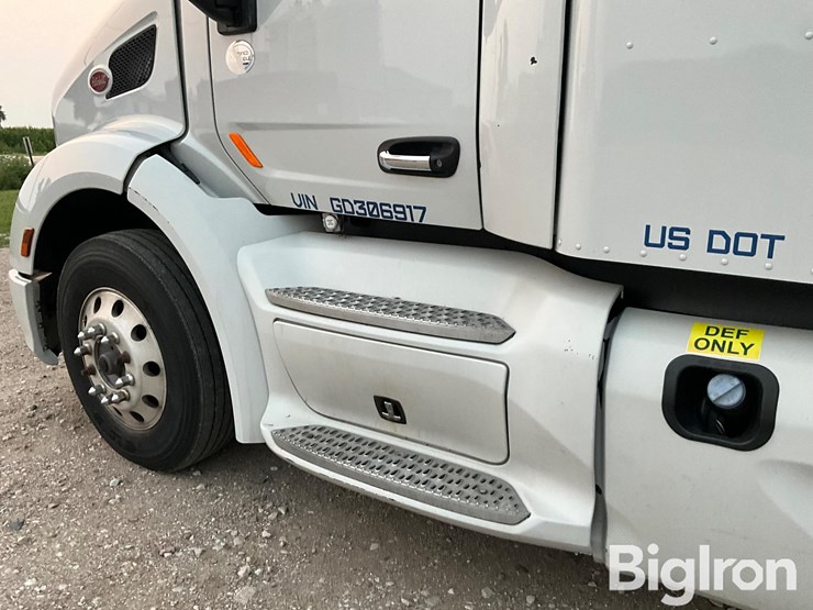 2016-peterbilt-579-image-17