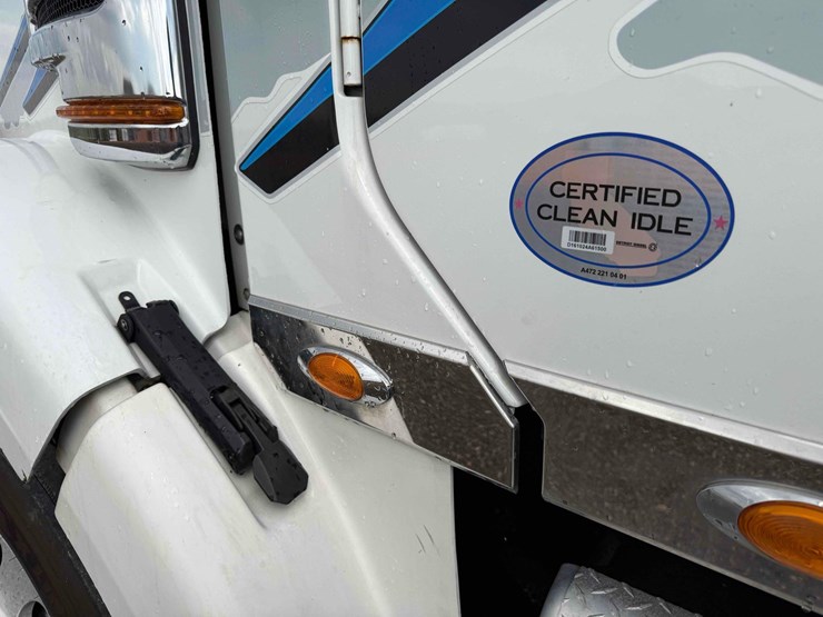 2018-freightliner-semi-image-28