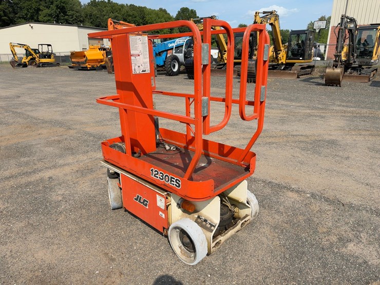 2007-jlg-1230es-image-2