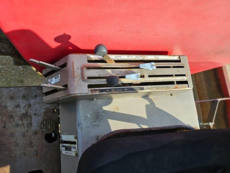 massey-ferguson-1080-image-18