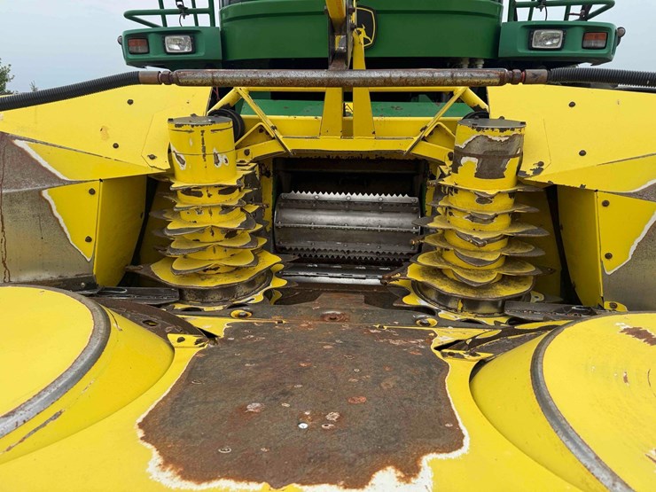 2005-john-deere-7400-image-18