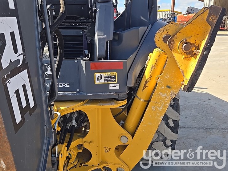 2019-deere-310sl-image-30