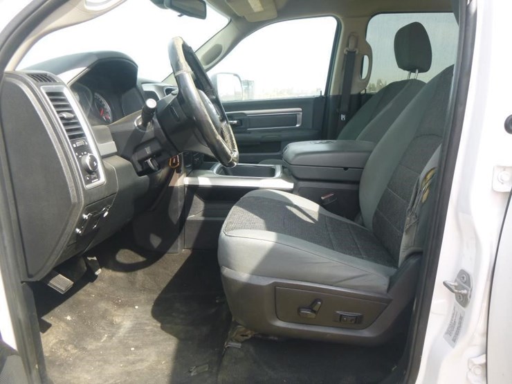 2016-dodge-ram-3500-image-9