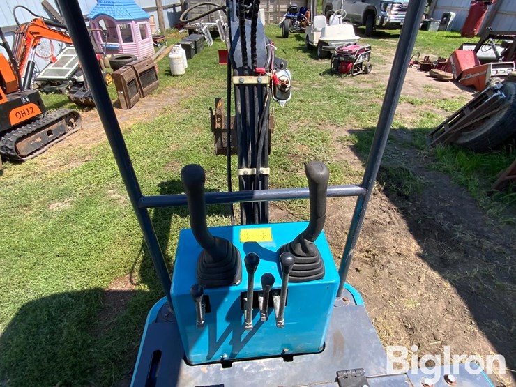 agd-industrial-mini-excavator-image-9
