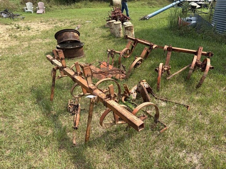 allis-chalmers-2-row-cultivator---off-ca-image-2