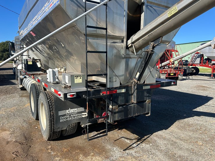 2012-mack-tender-truck-w/adams-rear-discharge-bed-auger-image-31