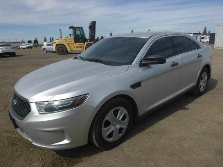 2015-ford-taurus-sedan-image-1