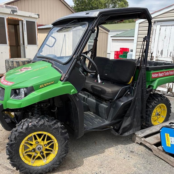 JOHN DEERE GATOR