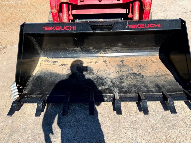 2021-takeuchi-tl10v2-image-21