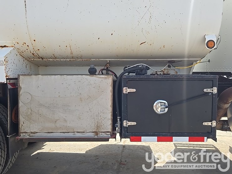 2000-peterbilt-357-image-32