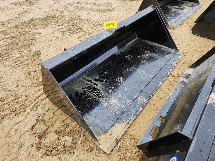 #235-•-swict-66"-material-bucket-image-7
