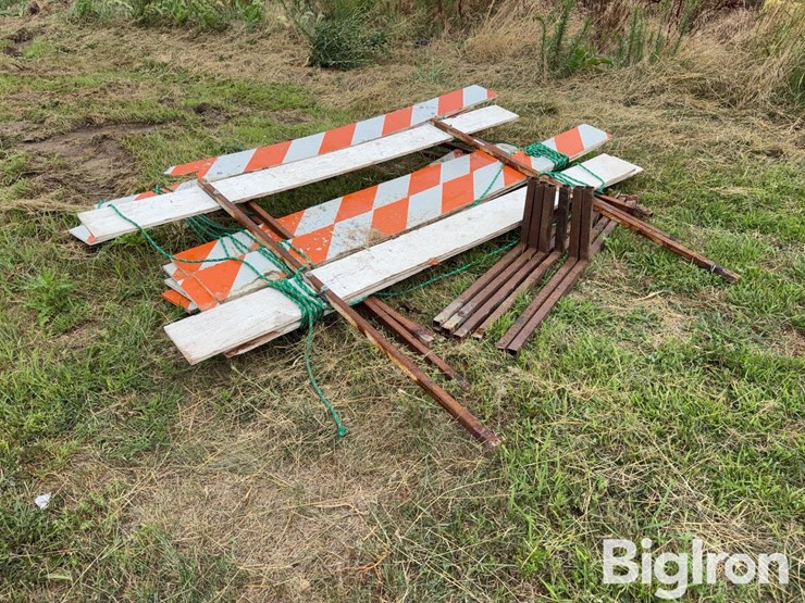 homemade-8’-construction-barricade-image-3