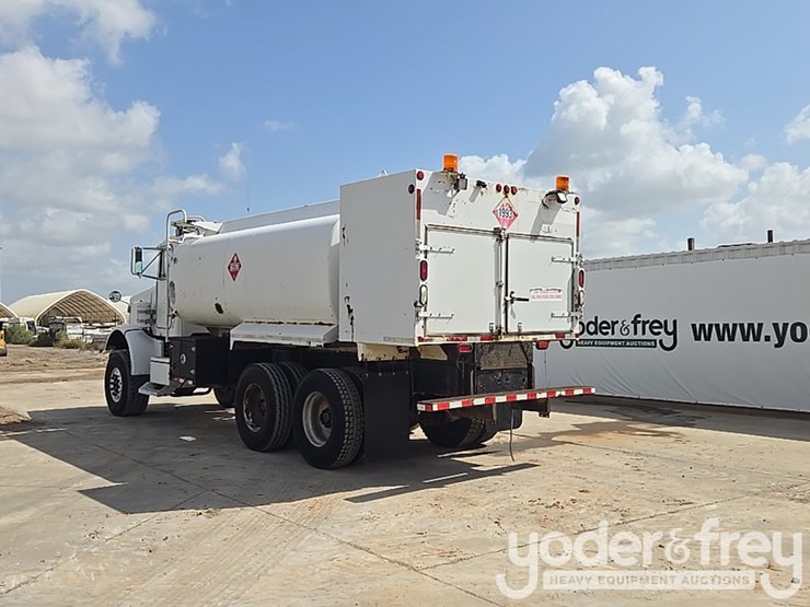 2000-peterbilt-357-image-3