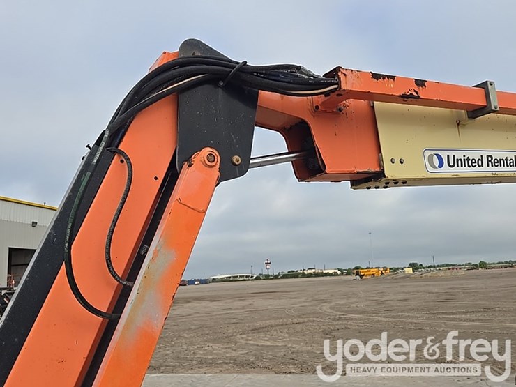 2016-jlg-800aj-image-13