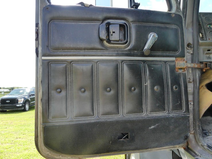 1997-mack-ch612-image-24