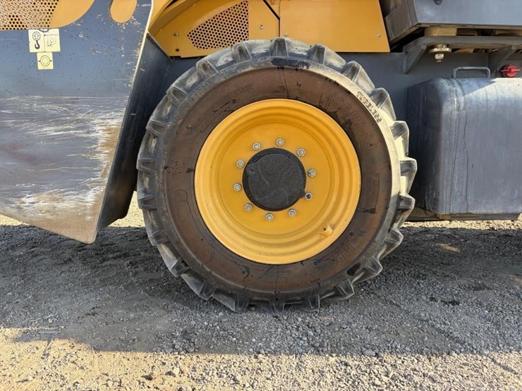 2021-xcmg-cv83pdu-vibratory-roller-image-10
