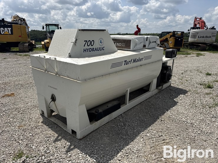 turf-maker-700-hydro-seeder-image-5