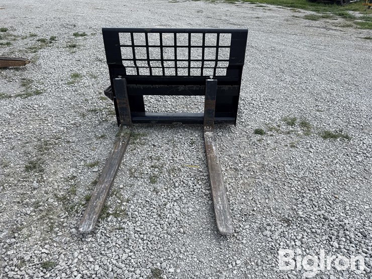 caterpillar-pallet-forks-image-2