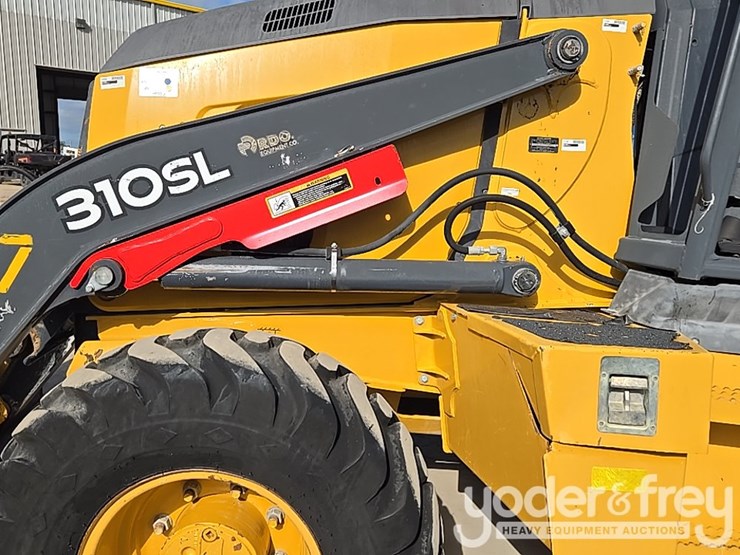 2019-deere-310sl-image-16
