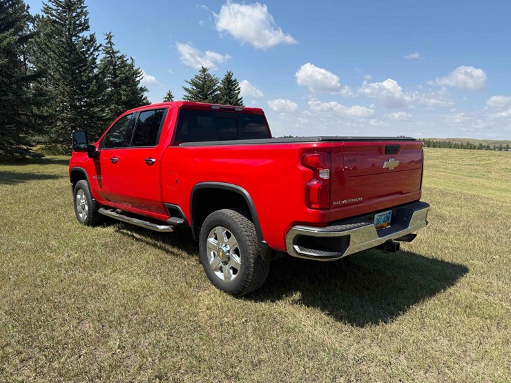 2022-chevrolet-3500-image-3