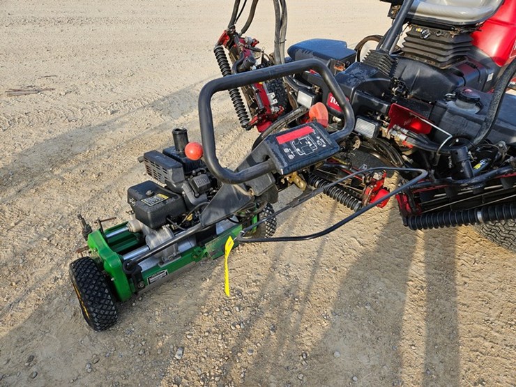 john-deere-220-image-3