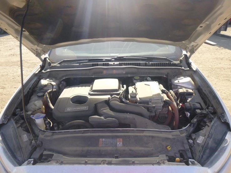 2016-ford-fusion-hybrid-sedan-image-24