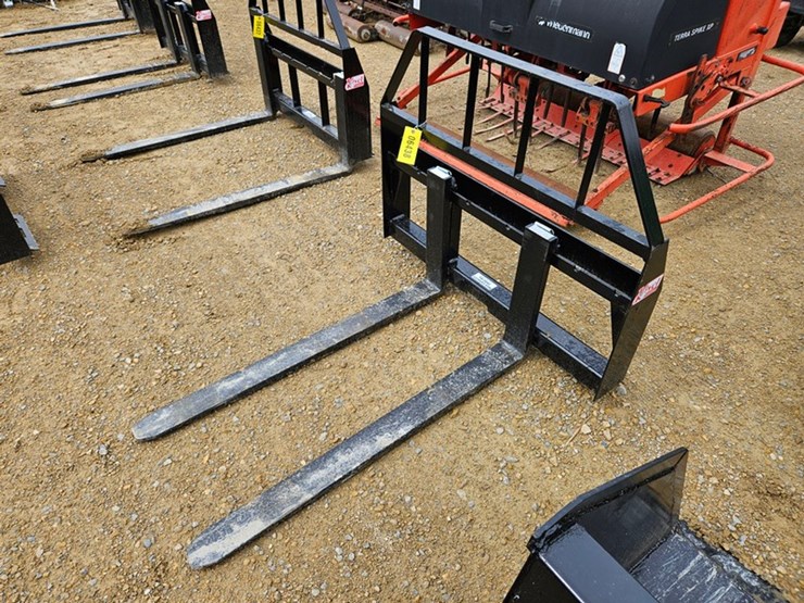 #226-•-kivel-48"-3500-lb-pallet-fork-image-1