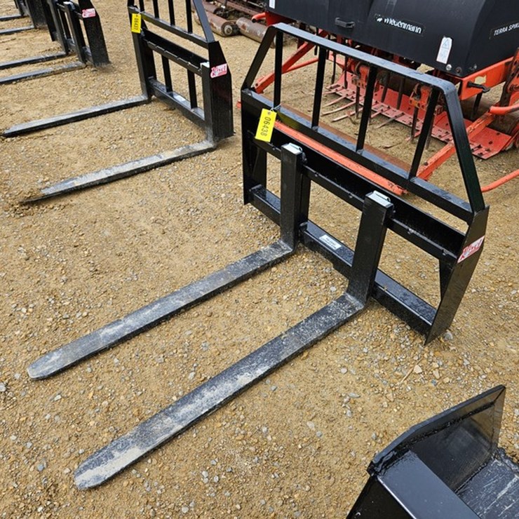 #226 • Kivel 48" 3500 lb Pallet Fork