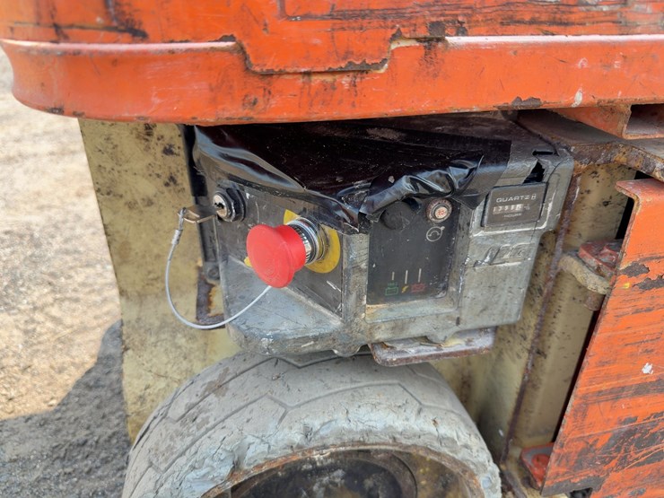 jlg-1230es-image-12