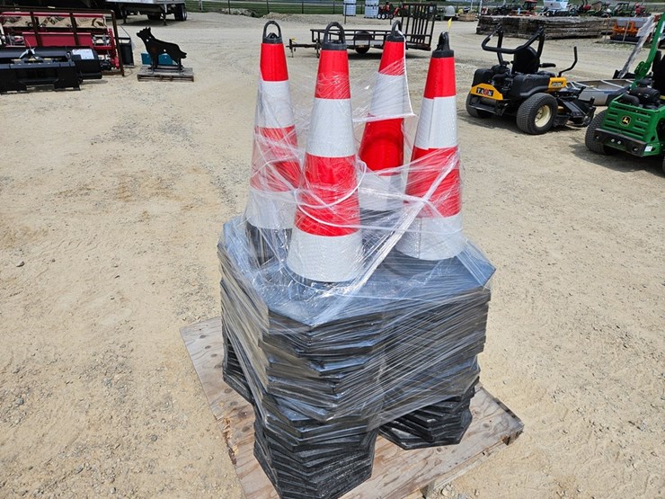 #6904-•-new-agrotec-traffic-cones-image-3