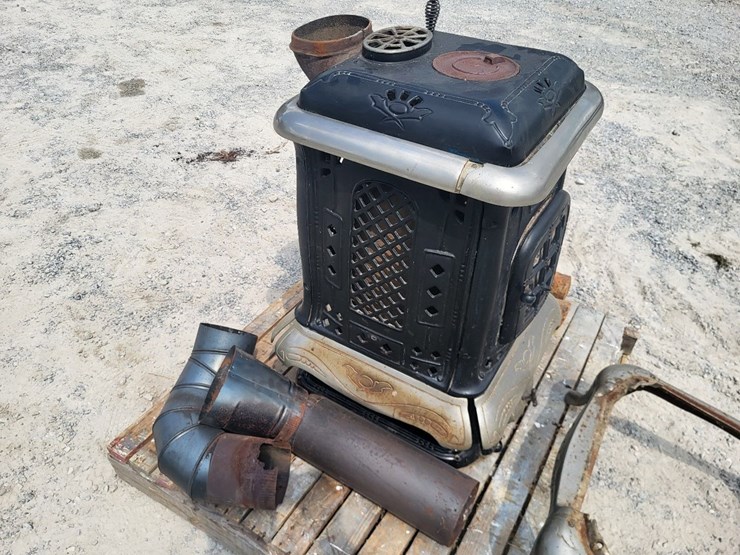 brilliant-the-wemble-co.--no-16-176-cast-wood-burning-stove-image-7